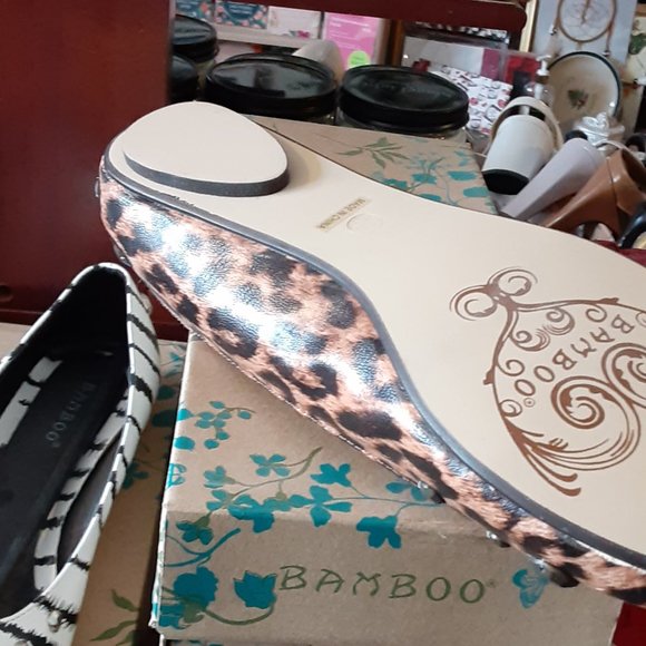BAM BOO LEOPARD ANIMAL PRINT WITH STUDS BALLET FLATS - Picture 3 of 3